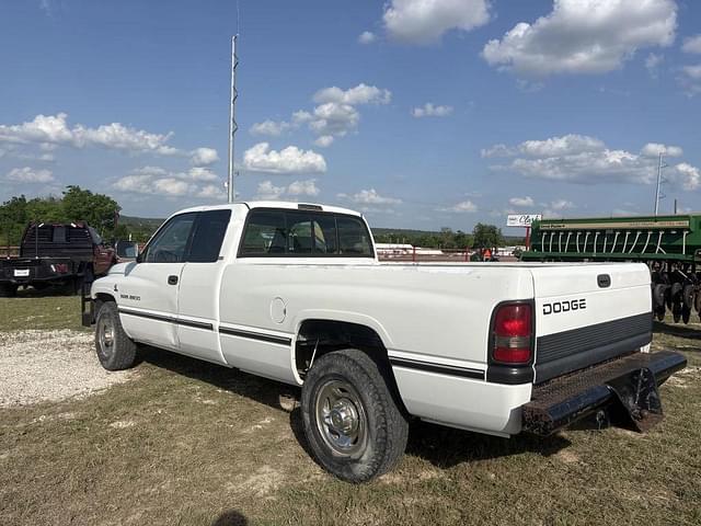 Image of Dodge Ram 2500 equipment image 2