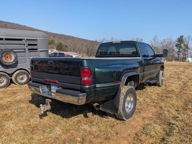 Image of Dodge Ram 2500 equipment image 2