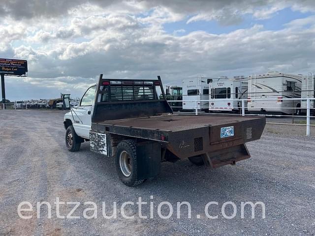 Image of Dodge Ram 3500 equipment image 2