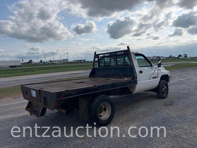 Image of Dodge Ram 3500 equipment image 3