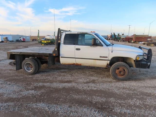 Image of Dodge Ram 3500HD equipment image 4