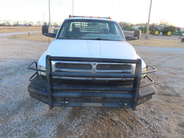 Image of Dodge Ram 3500HD equipment image 2