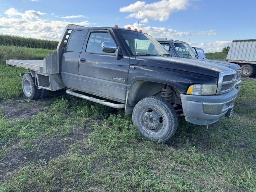 1997 Dodge Ram 3500 Equipment Image0