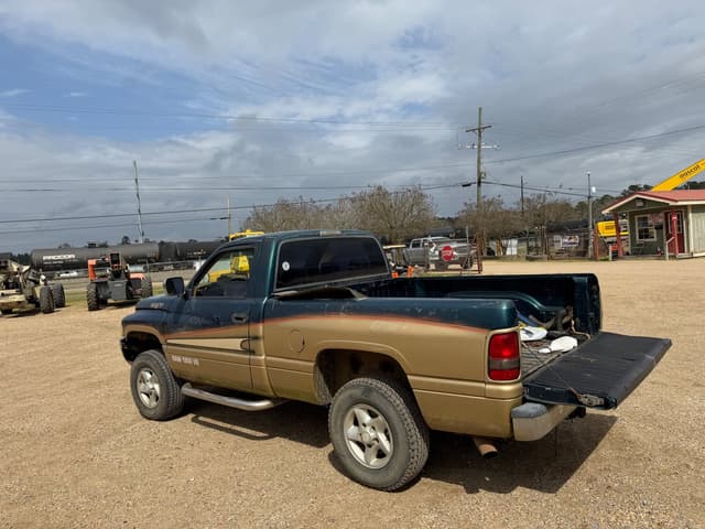 Image of Dodge Ram 1500 equipment image 2