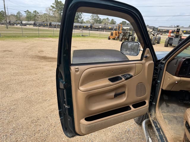 Image of Dodge Ram 1500 equipment image 4