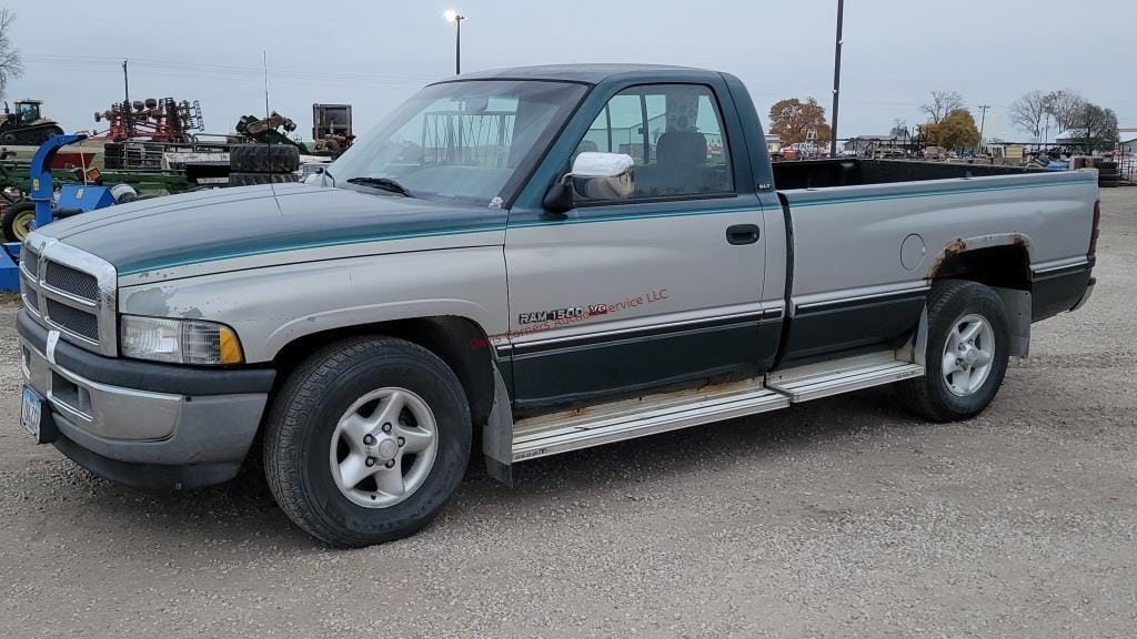 1997 Dodge Ram 1500 Equipment Image0