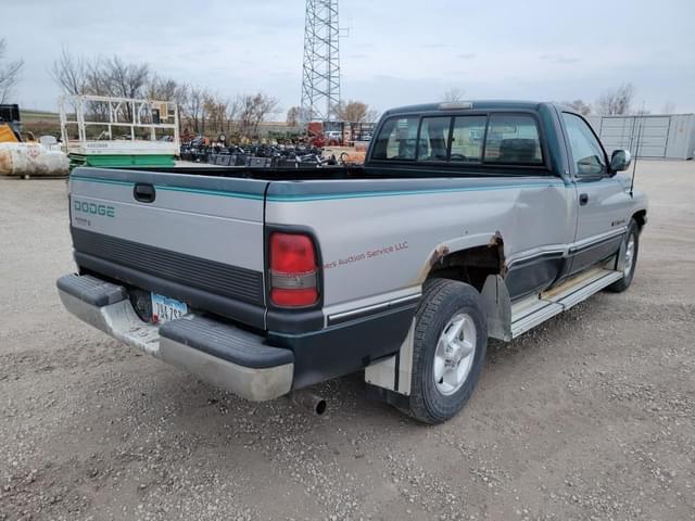 Image of Dodge Ram 1500 equipment image 4