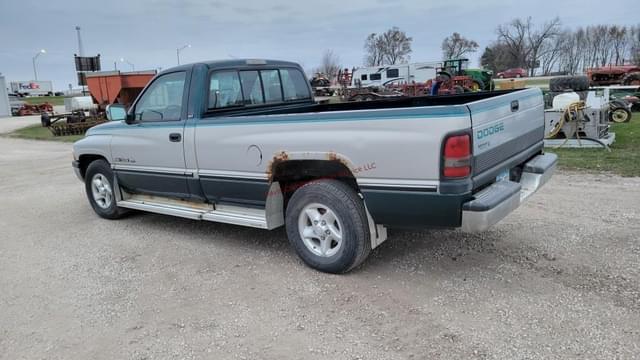 Image of Dodge Ram 1500 equipment image 2
