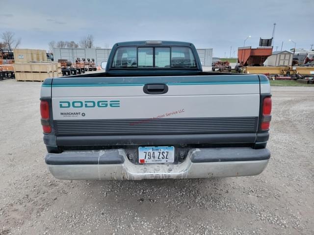 Image of Dodge Ram 1500 equipment image 3