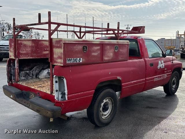 Image of Dodge Ram 1500 equipment image 4