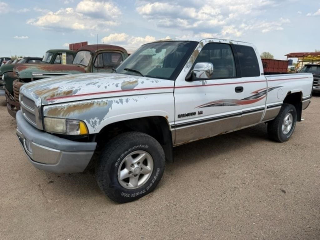 1997 Dodge Ram 1500 Equipment Image0