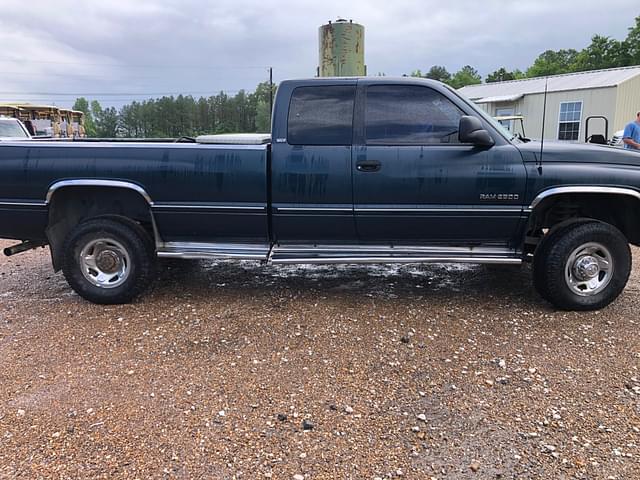 Image of Dodge Ram 2500 equipment image 2