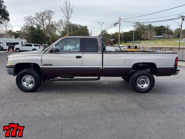 Image of Dodge Ram 2500 equipment image 2