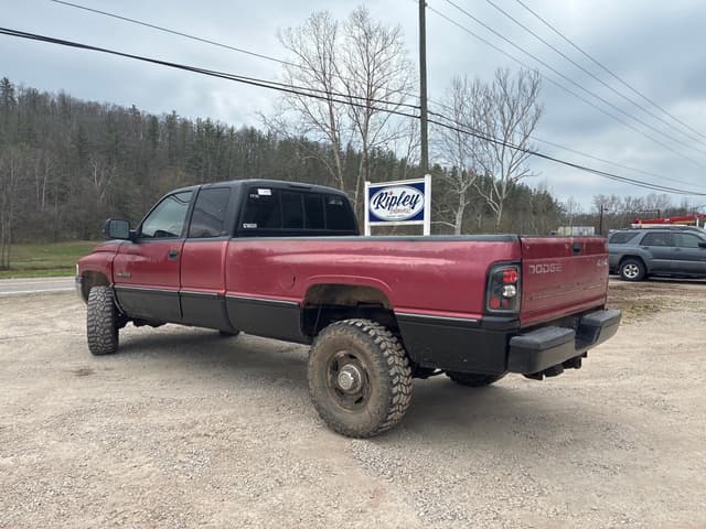 Image of Dodge Ram 2500 equipment image 2