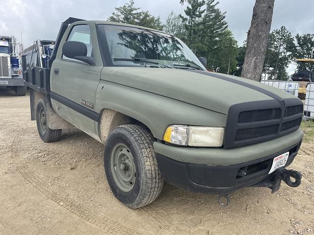 Image of Dodge Ram 2500 equipment image 2