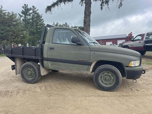Image of Dodge Ram 2500 equipment image 3