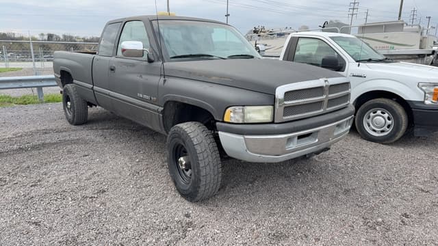 Image of Dodge Ram 2500 equipment image 2