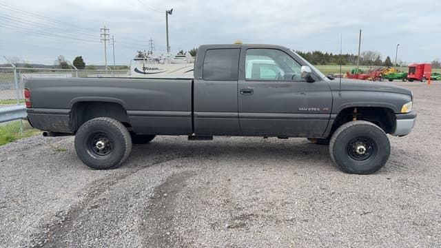 Image of Dodge Ram 2500 equipment image 3