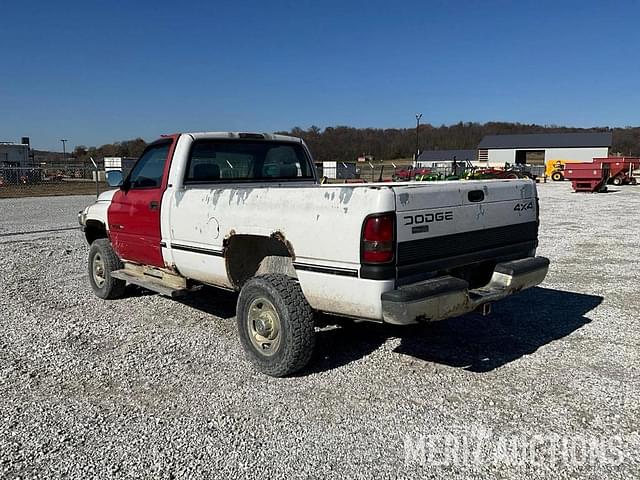 Image of Dodge Ram 2500 equipment image 2