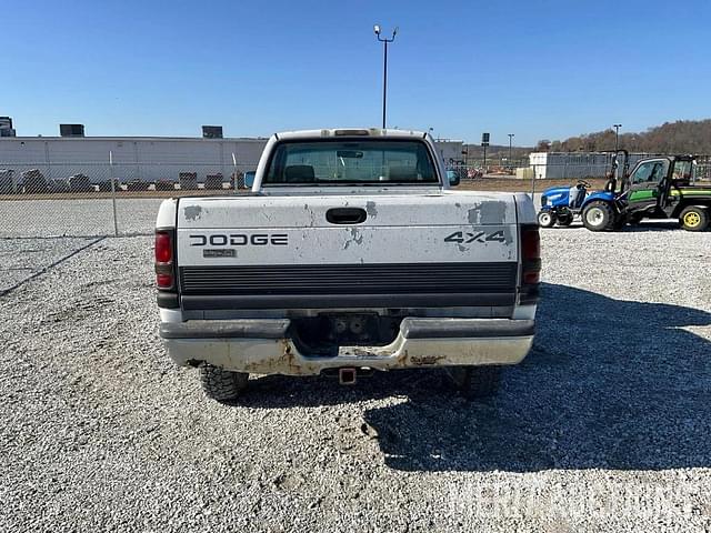 Image of Dodge Ram 2500 equipment image 3