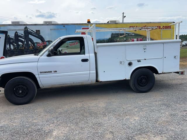 Image of Dodge Ram 2500 equipment image 2