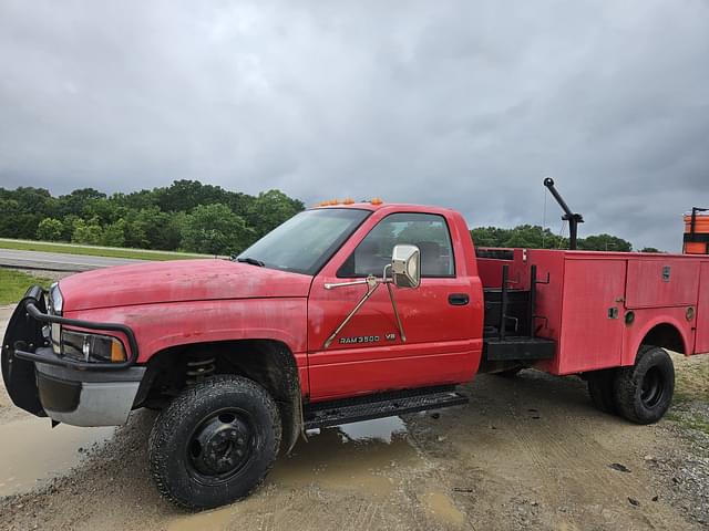 Image of Dodge Ram 3500 equipment image 3
