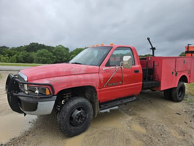 Image of Dodge Ram 3500 equipment image 2