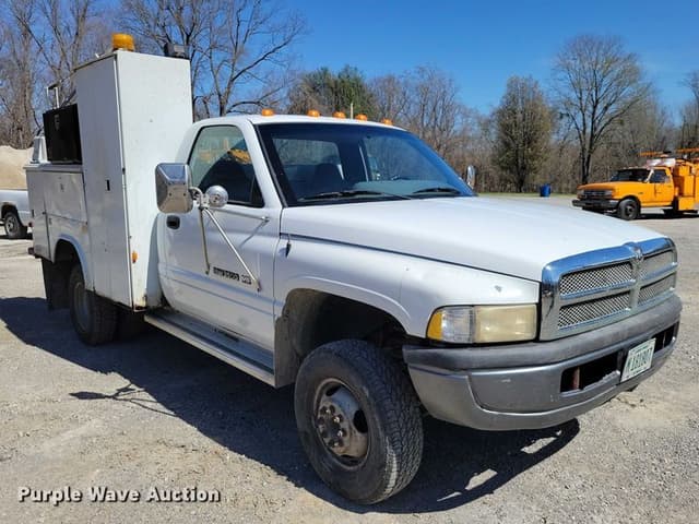 Image of Dodge Ram 3500 equipment image 2