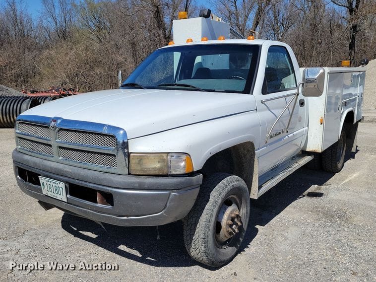 1997 Dodge Ram 3500 Equipment Image0