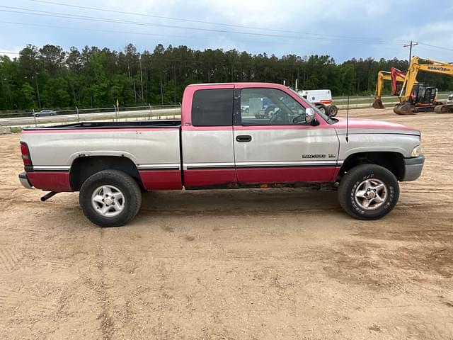Image of Dodge Ram 1500 equipment image 3