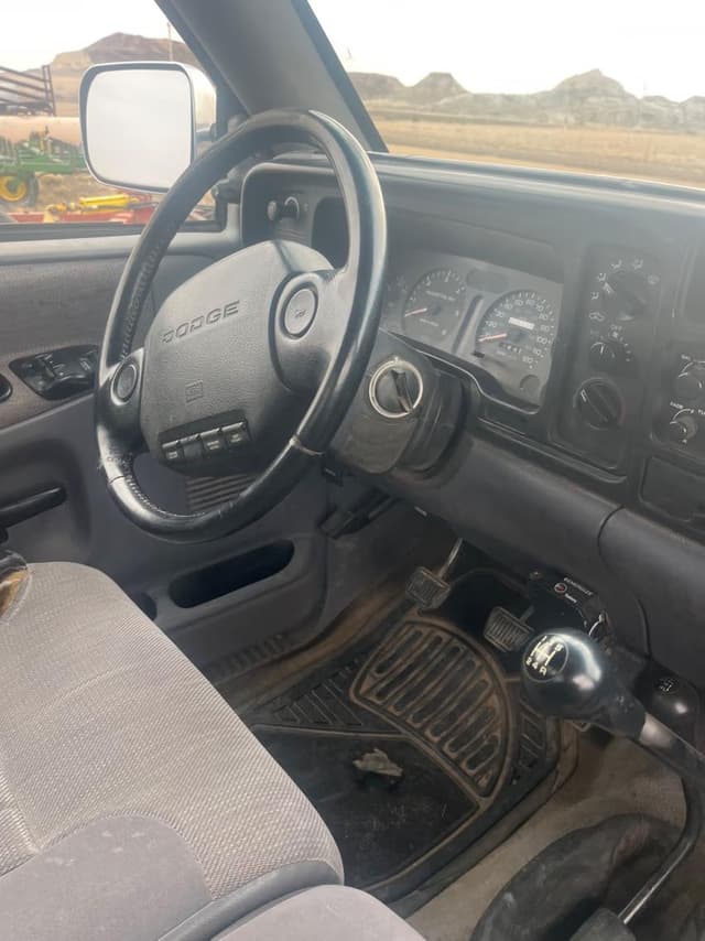 Image of Dodge Ram 2500 equipment image 2