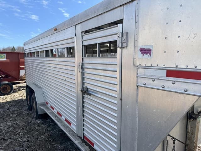 Image of Featherlite 8120 equipment image 4