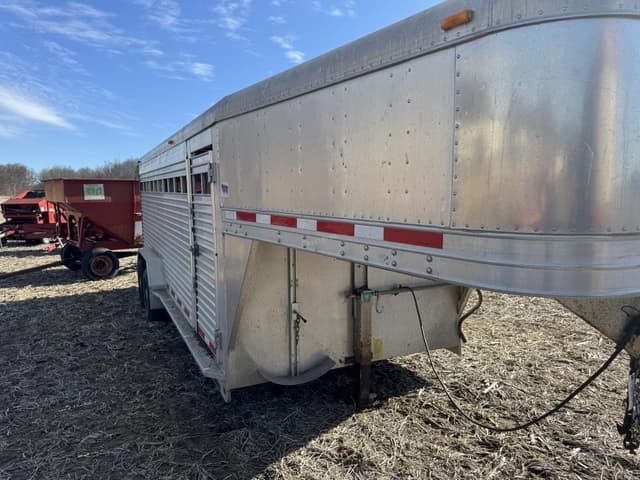 Image of Featherlite 8120 equipment image 3