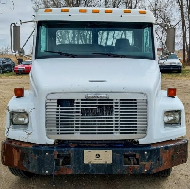 Image of Freightliner FL70 equipment image 4