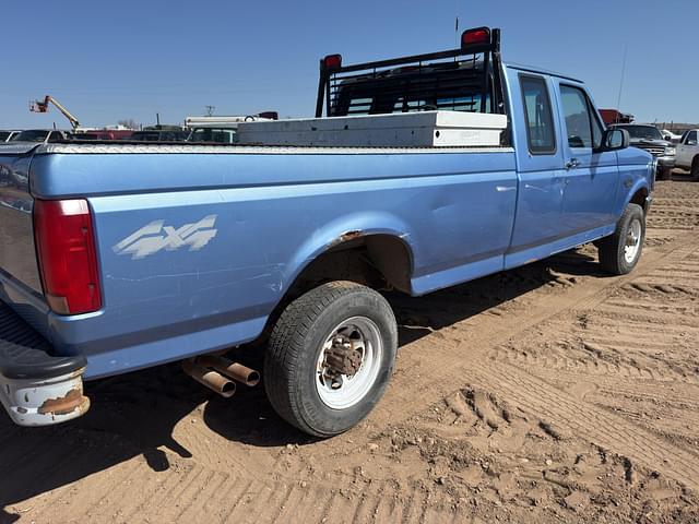 Image of Ford F-250 equipment image 3