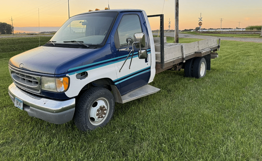 Image of Ford E-450 Primary image