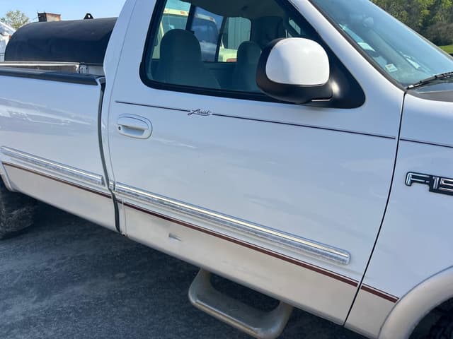 Image of Ford F-150 equipment image 4