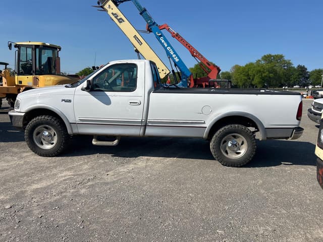 Image of Ford F-150 equipment image 1