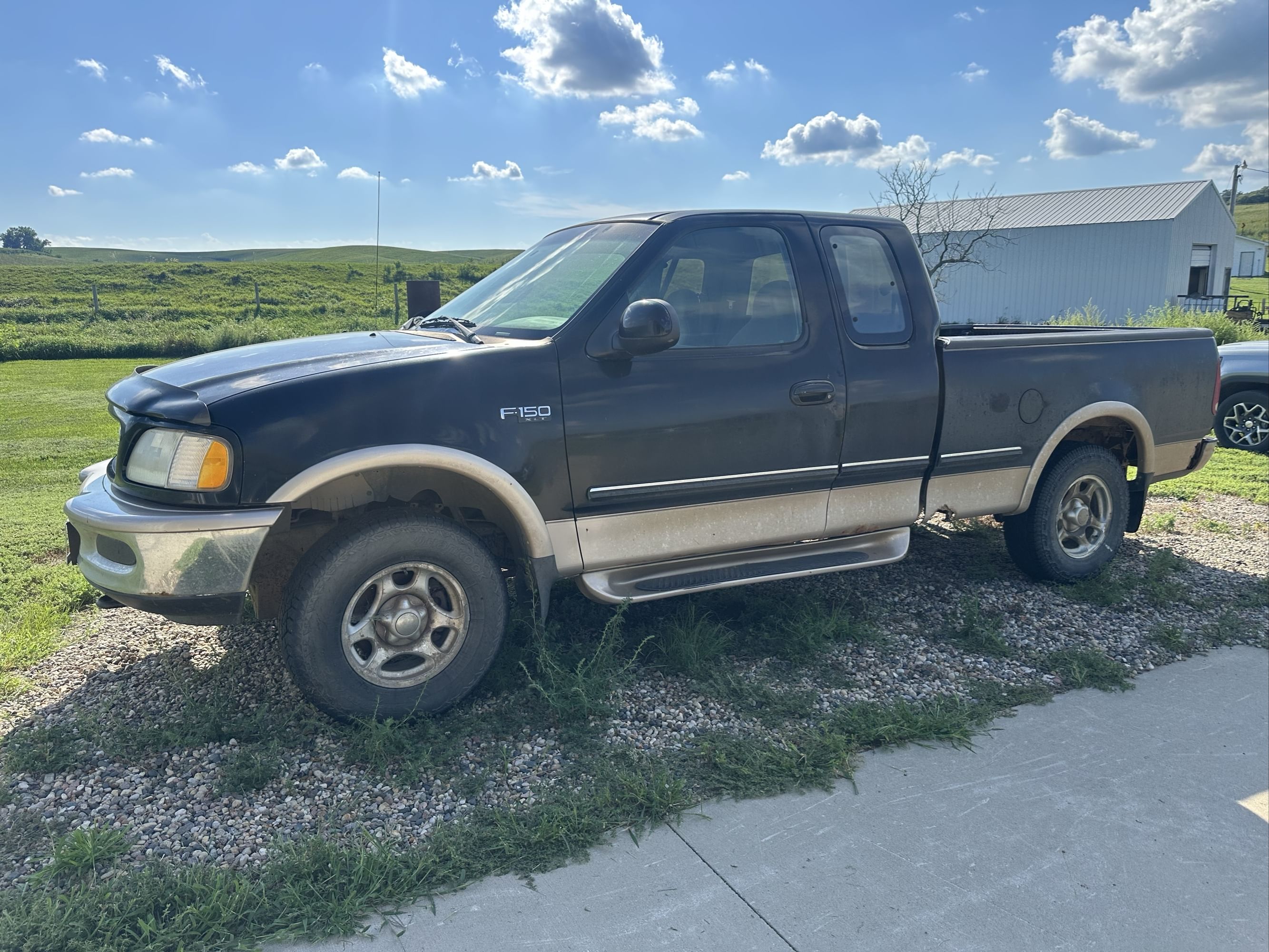 1997 Ford F-150 Equipment Image0