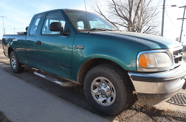 Image of Ford F-250 equipment image 1