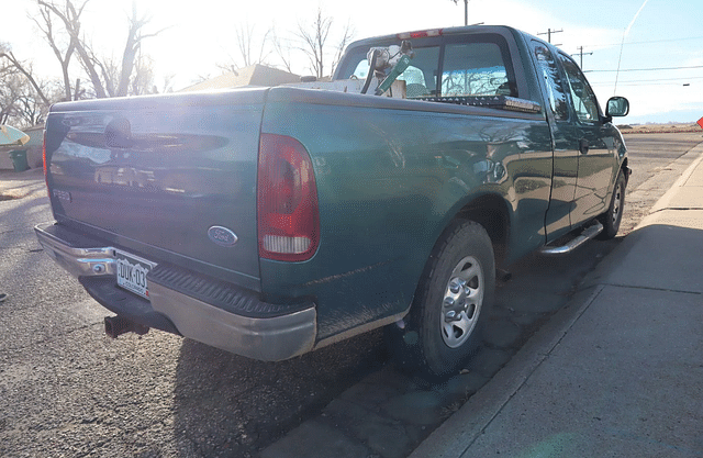 Image of Ford F-250 equipment image 3