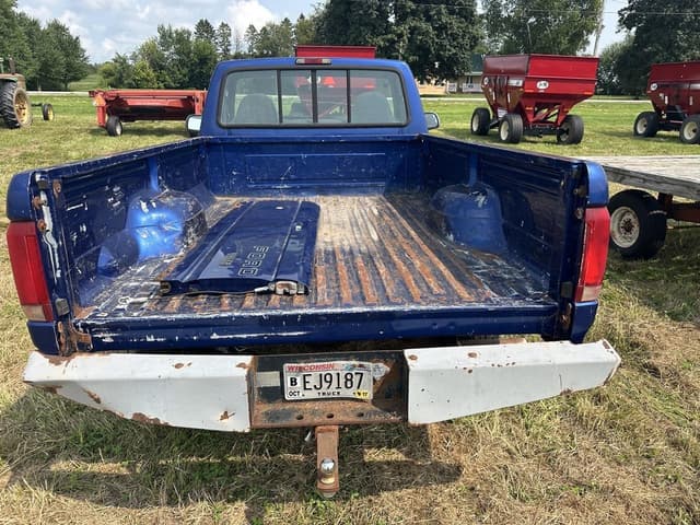 Image of Ford F-250 equipment image 3