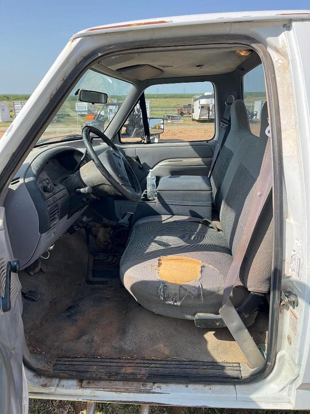 Image of Ford F-250 equipment image 3