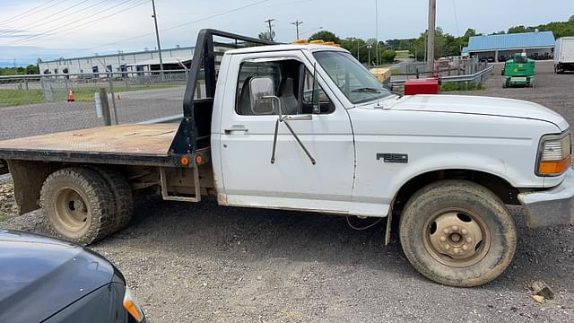 Image of Ford F-350 equipment image 3