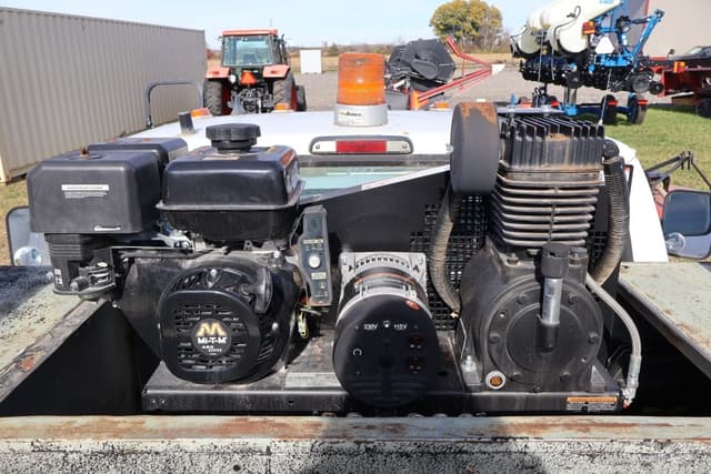 Image of Ford F-350 equipment image 4