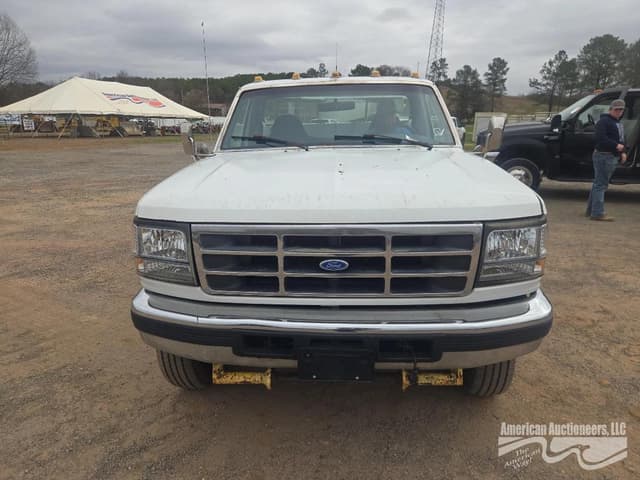 Image of Ford F-450 equipment image 2