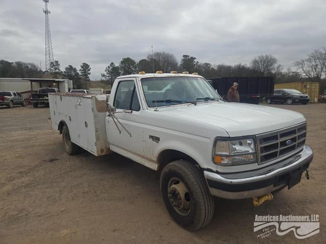 Image of Ford F-450 equipment image 3