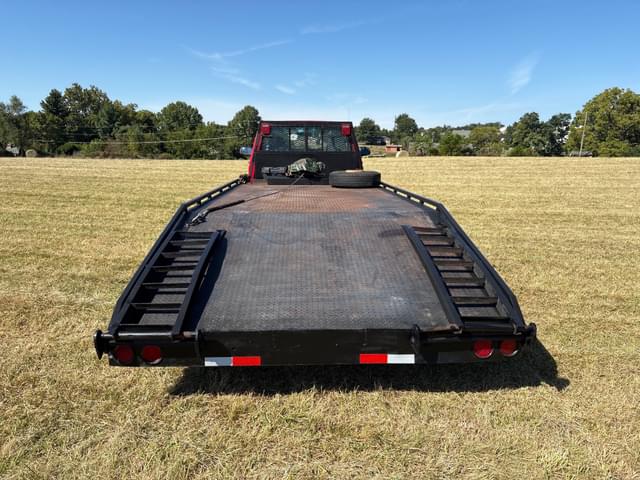 Image of Ford F-450 equipment image 3