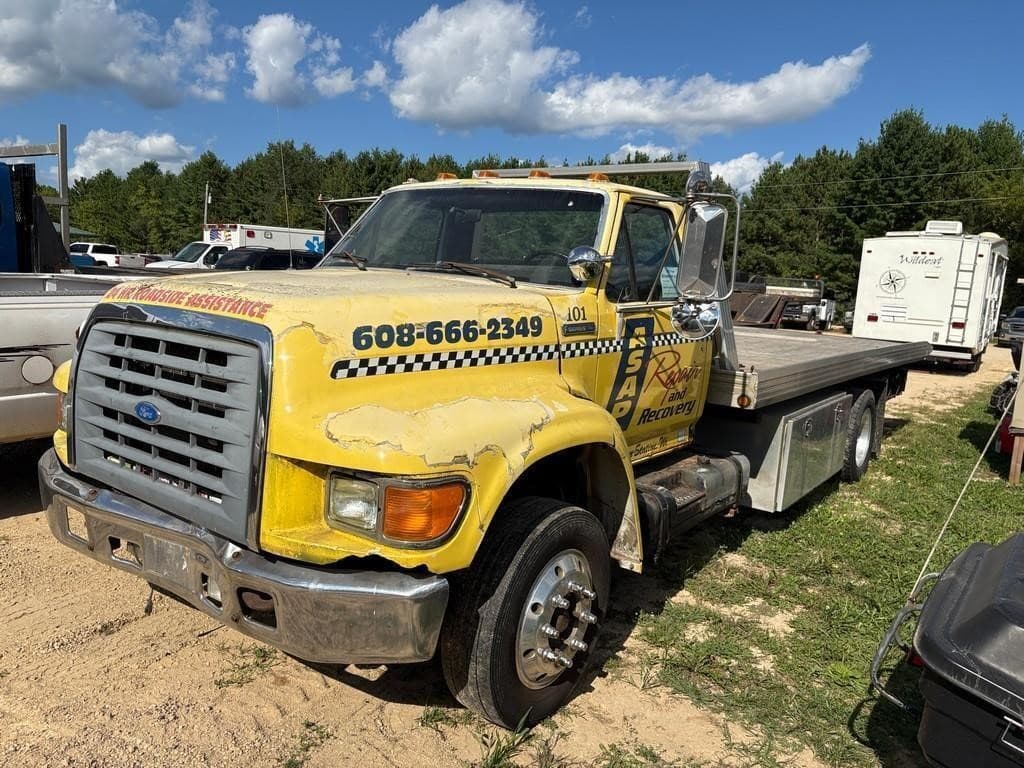 Image of Ford F-800 Primary image