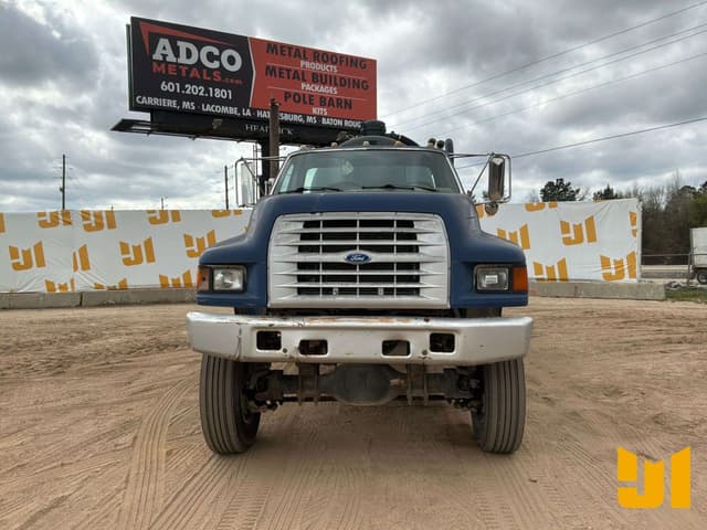 Image of Ford F-800 equipment image 1